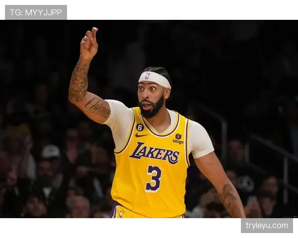 安东尼·戴维斯晒新鞋的价格，瞬间把我的月薪拉到陪跑位