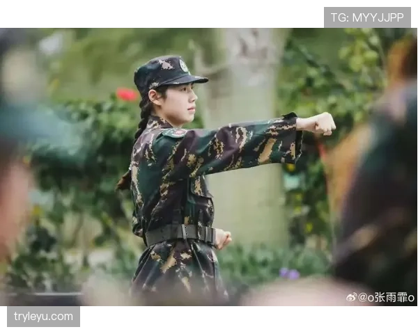 张雨霏训练完直接啃鸡腿，这自律和放纵切换得太丝滑了吧